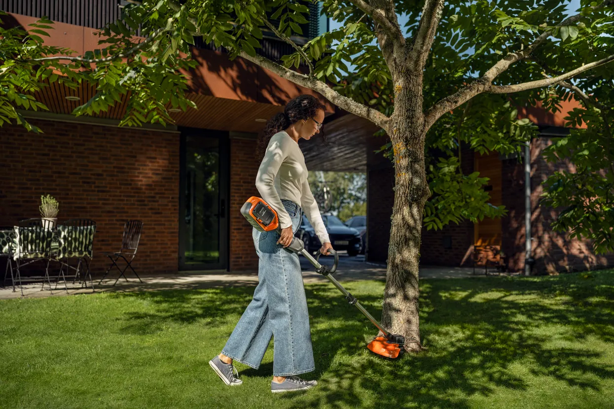 Husqvarna fűszegélyvágó használata fa körül