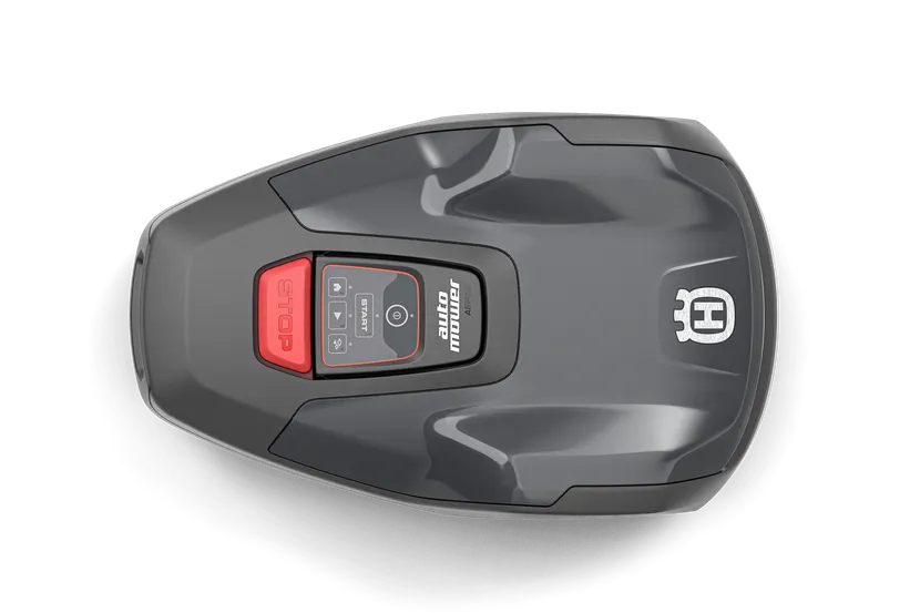Husqvarna robotfűnyíró rendezett kertben